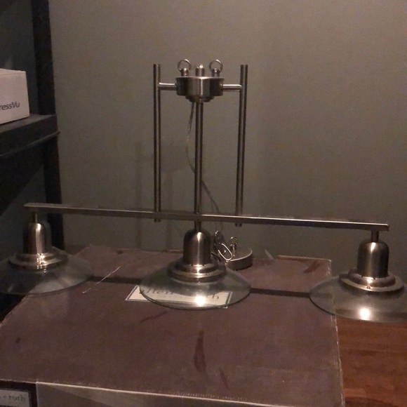 Beautiful Light set. Just didn’t suit the space - Picture 4 of 4